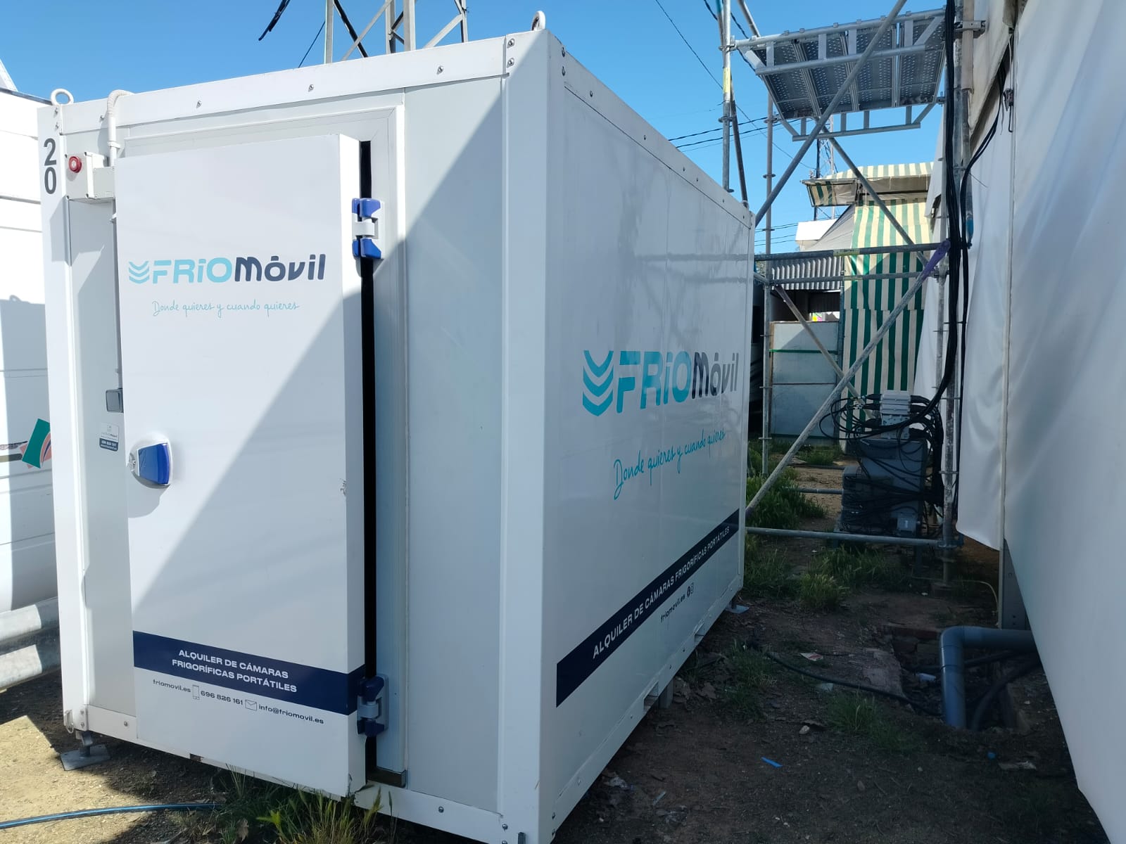 Cámara frigorífica en funcionamiento en una empresa para evitar pérdidas
